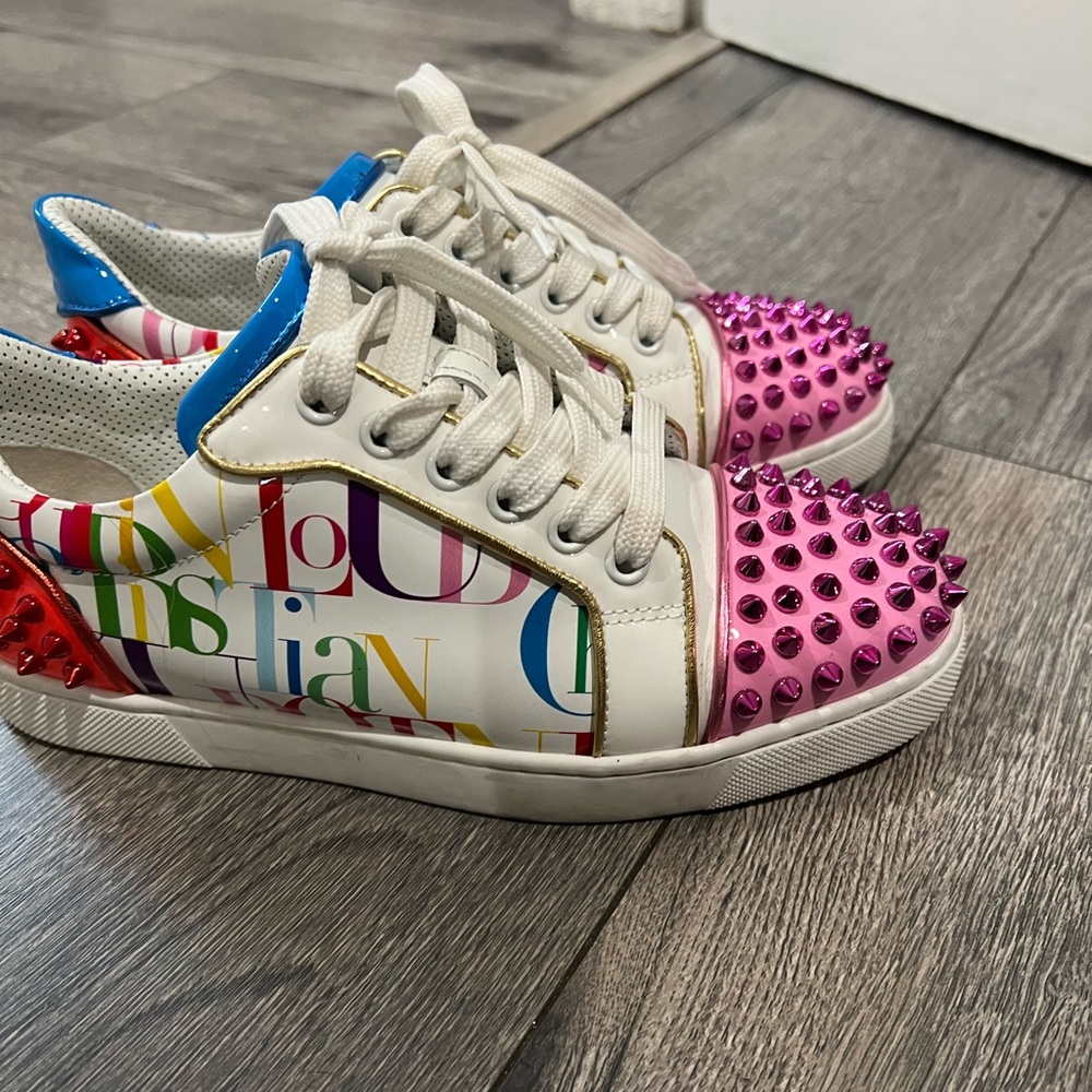 Like new ,I’m order online and small for me ,size 7/5